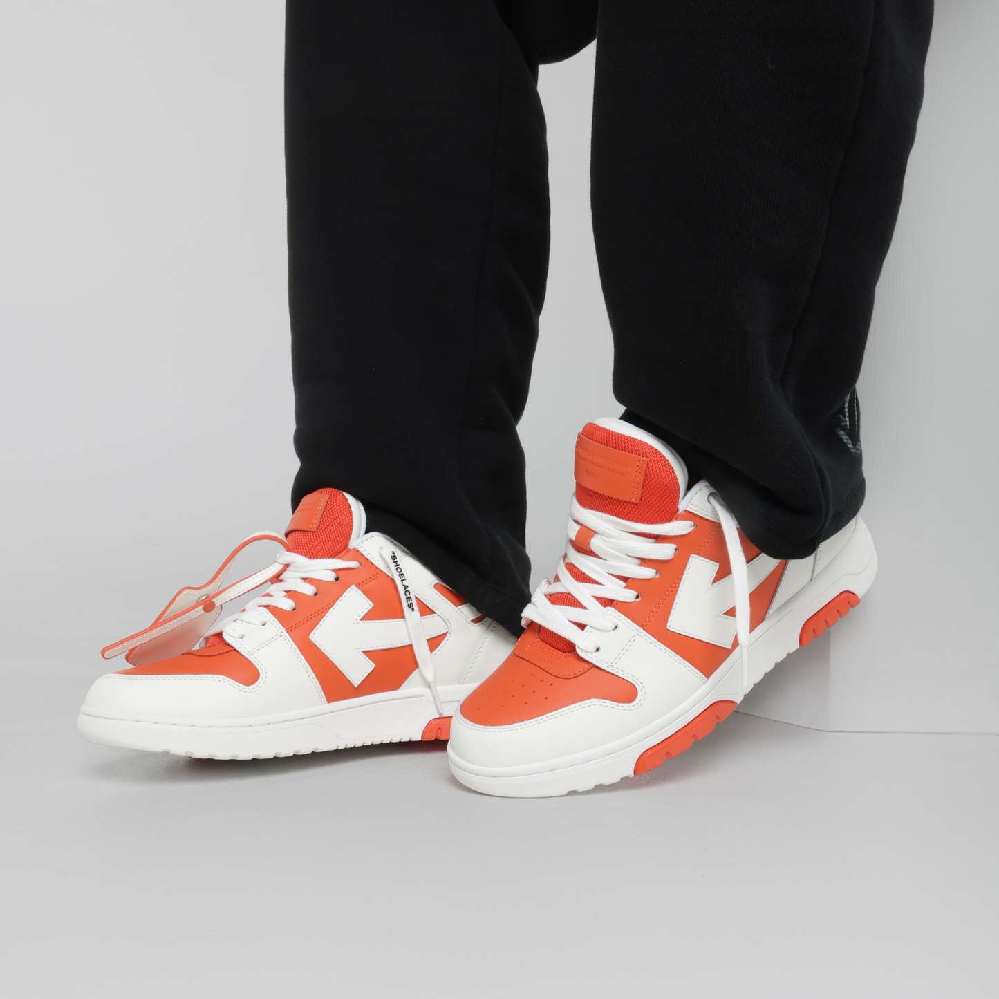 Sneakers Blancos Naranja Off White "OOO"