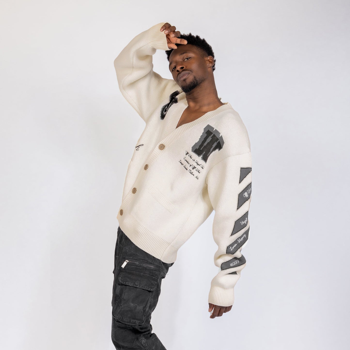 Suéter Beige Off-White Cardigan Negro Moon Vars