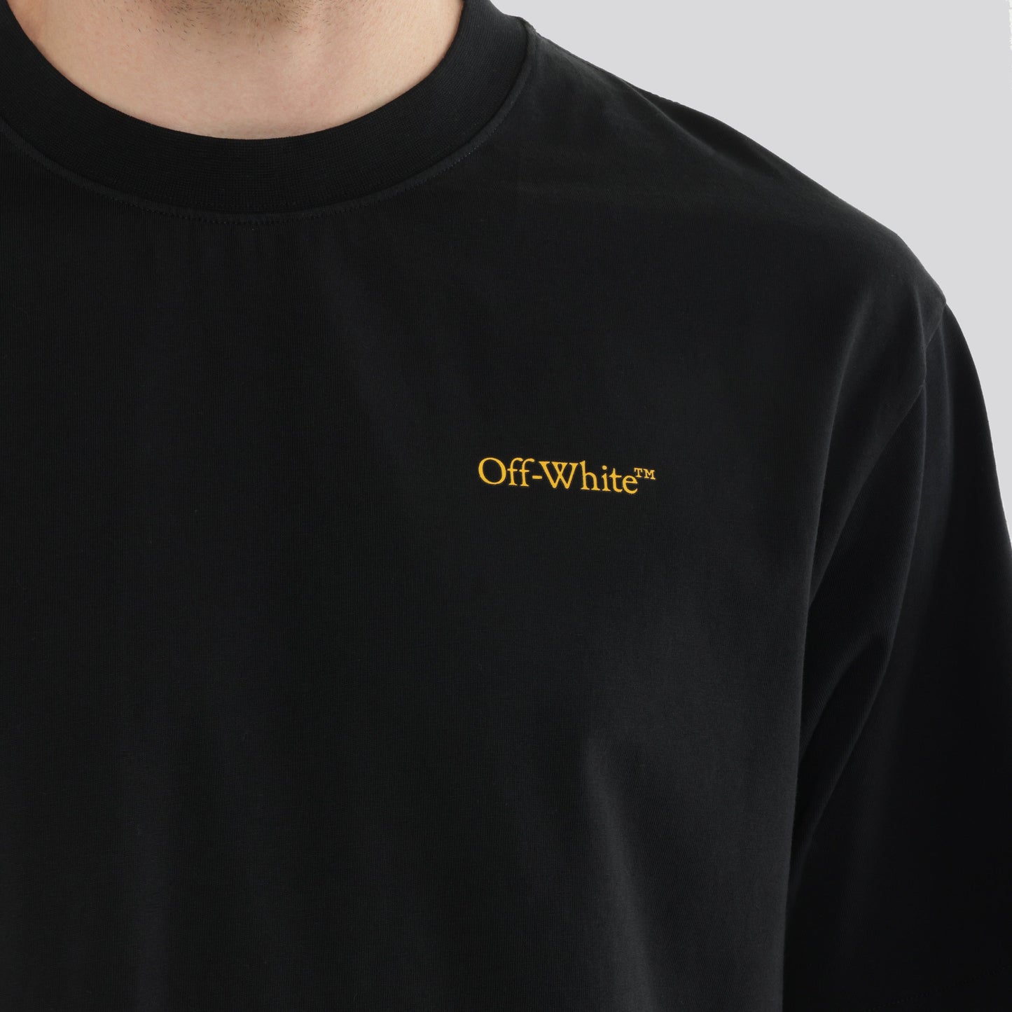 Camiseta Negra Off-White Tape Arrow Skate