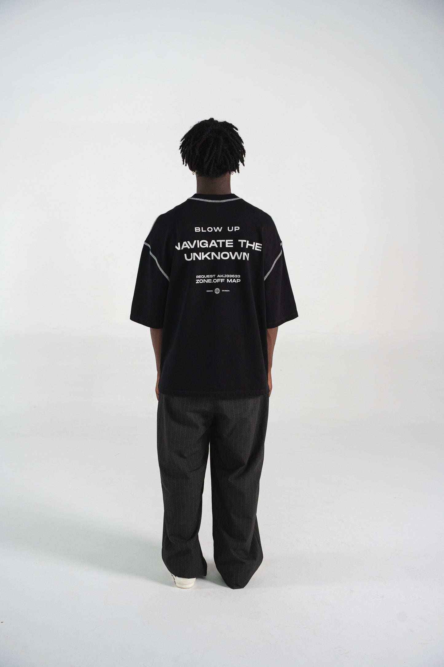 UNCHARTED BLACK REGULAR T-SHIRT
