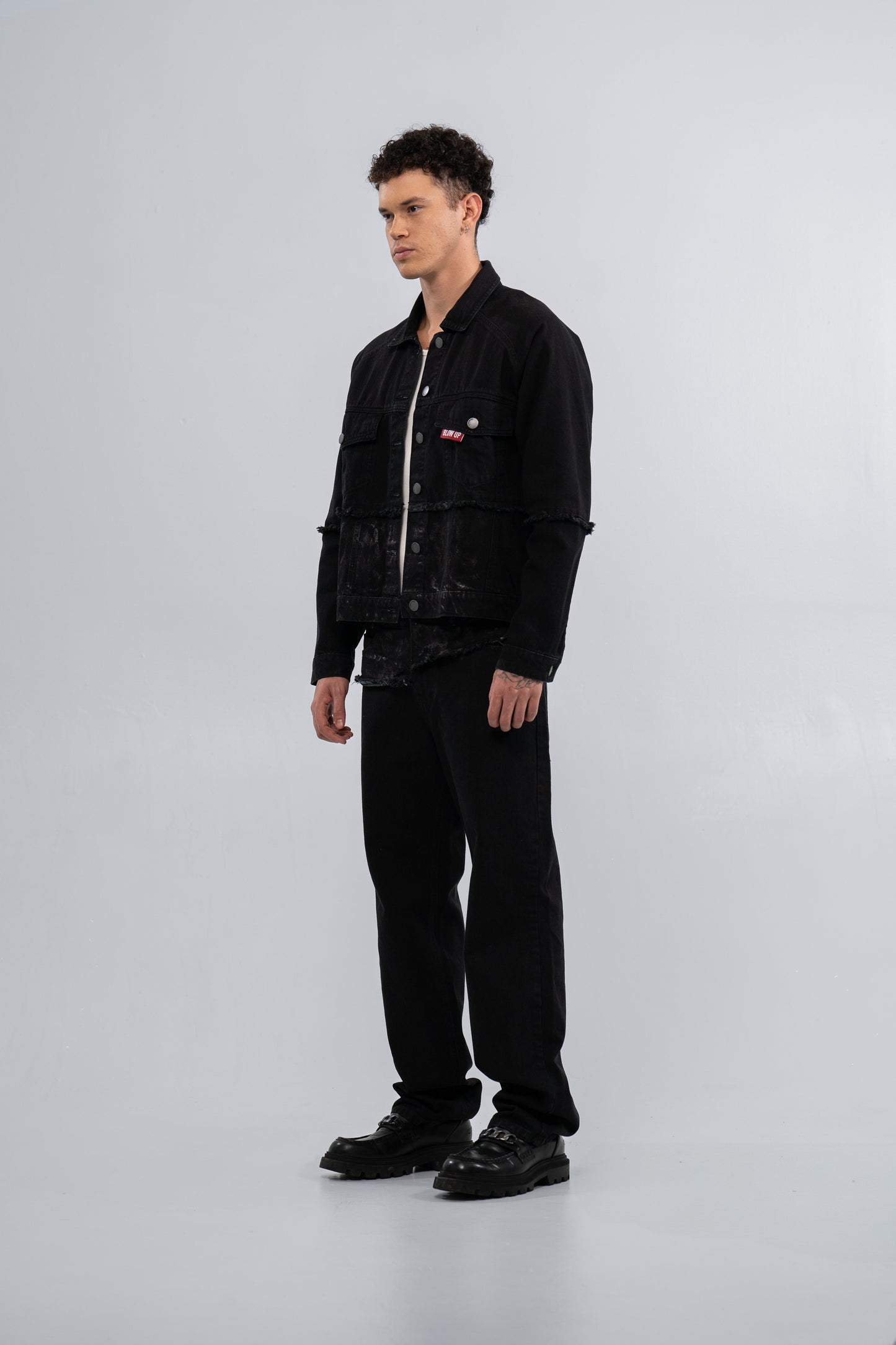 STRAIGHT FIT BLACK JEAN